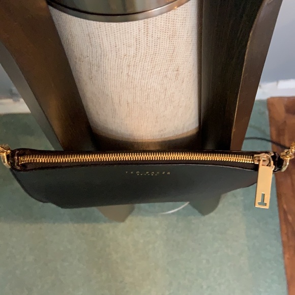 Gorgeous Ted Baker crossbody bag with gold chain - Picture 4 of 4